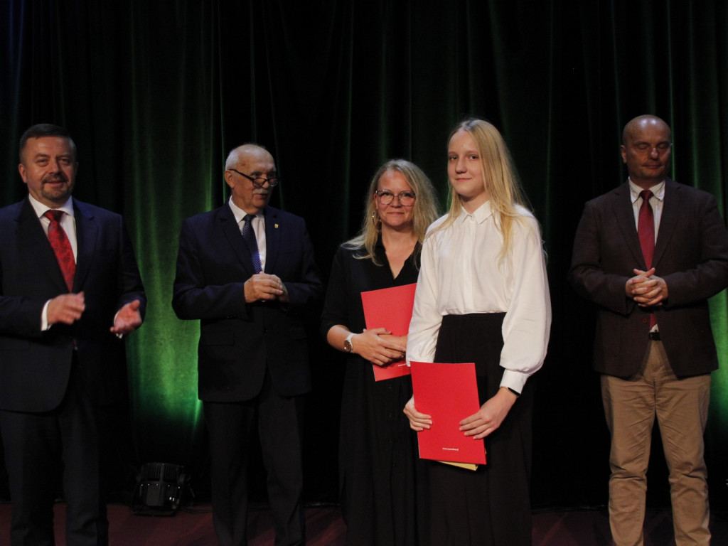 63 wspaniałych prymusów z żyrardowskich szkół