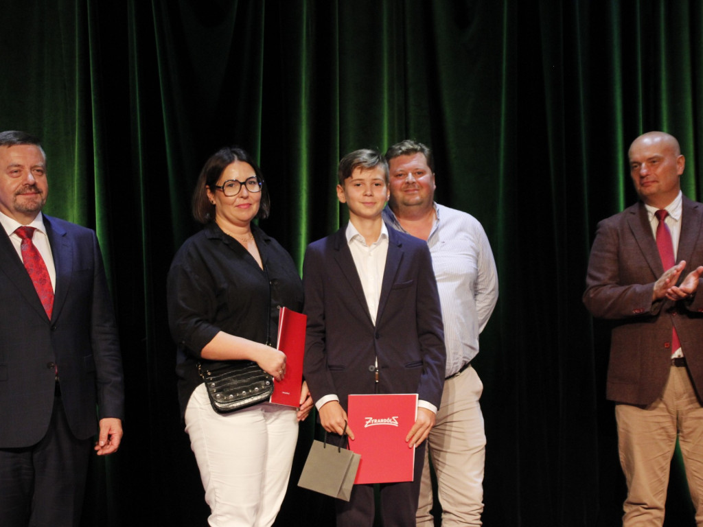 63 wspaniałych prymusów z żyrardowskich szkół