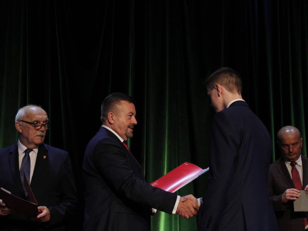 63 wspaniałych prymusów z żyrardowskich szkół