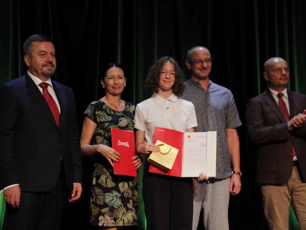 63 wspaniałych prymusów z żyrardowskich szkół