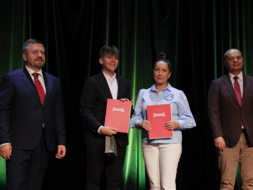 63 wspaniałych prymusów z żyrardowskich szkół