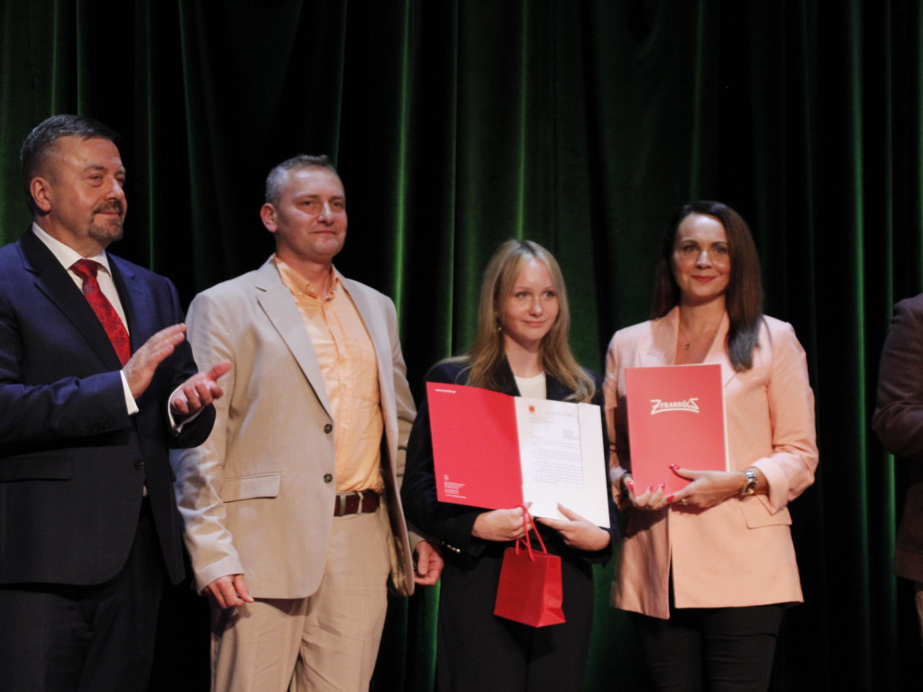 63 wspaniałych prymusów z żyrardowskich szkół