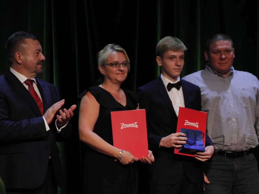 63 wspaniałych prymusów z żyrardowskich szkół