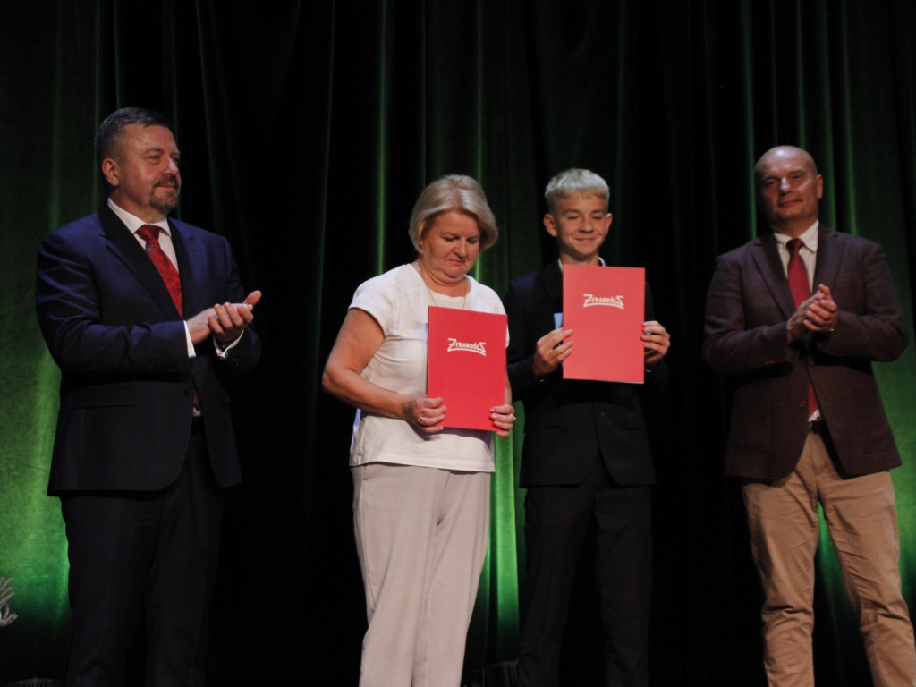 63 wspaniałych prymusów z żyrardowskich szkół