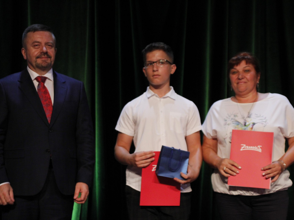 63 wspaniałych prymusów z żyrardowskich szkół