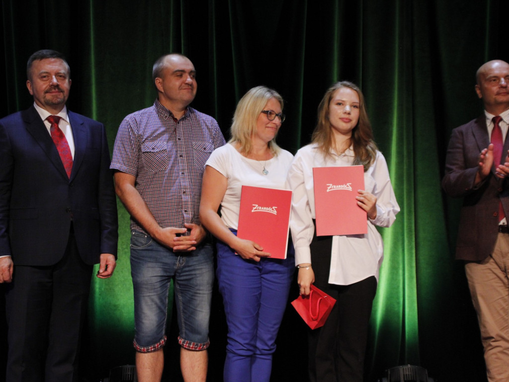 63 wspaniałych prymusów z żyrardowskich szkół