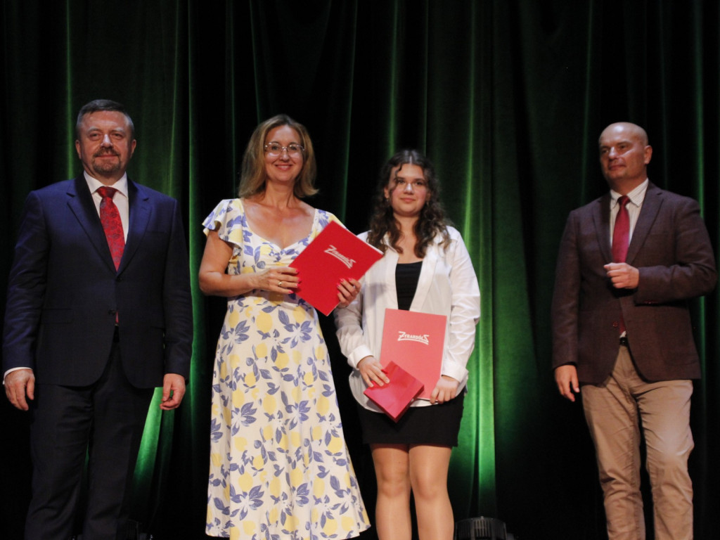 63 wspaniałych prymusów z żyrardowskich szkół