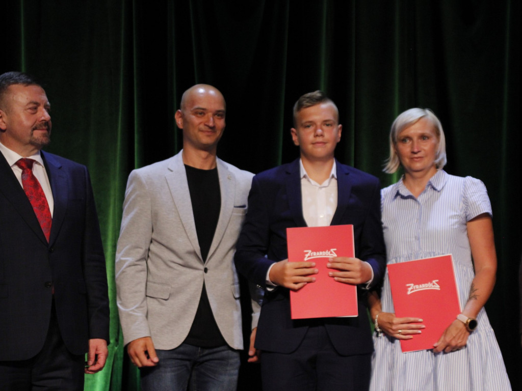 63 wspaniałych prymusów z żyrardowskich szkół