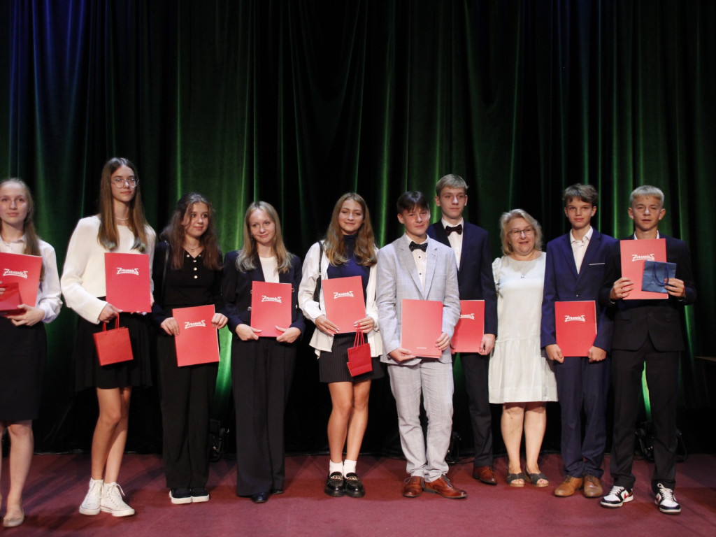 63 wspaniałych prymusów z żyrardowskich szkół