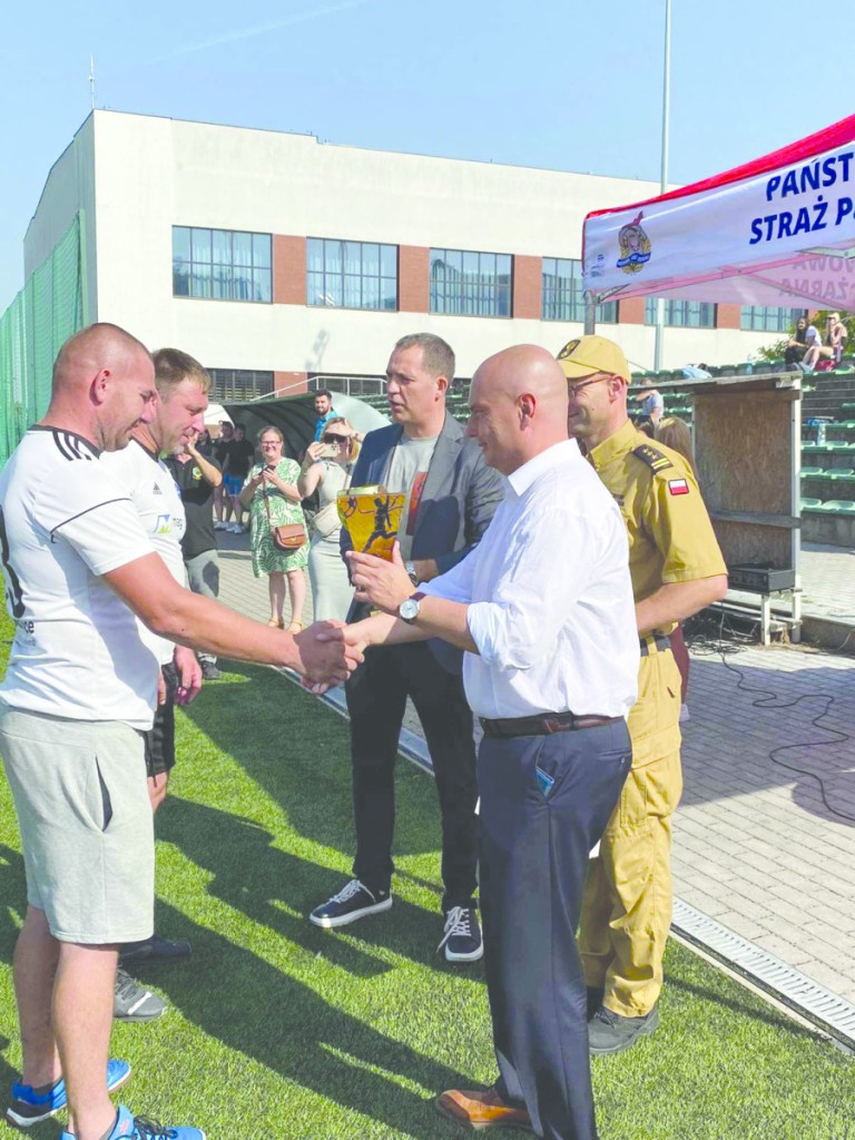 Strażacką rywalizację na boisku wygrali druhowie z Bartnik