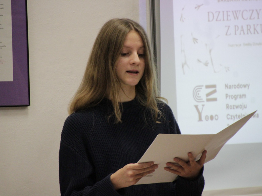 Spotkanie z Barbarą Kosmowską w szkolnej bibliotece