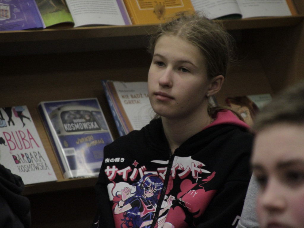 Spotkanie z Barbarą Kosmowską w szkolnej bibliotece