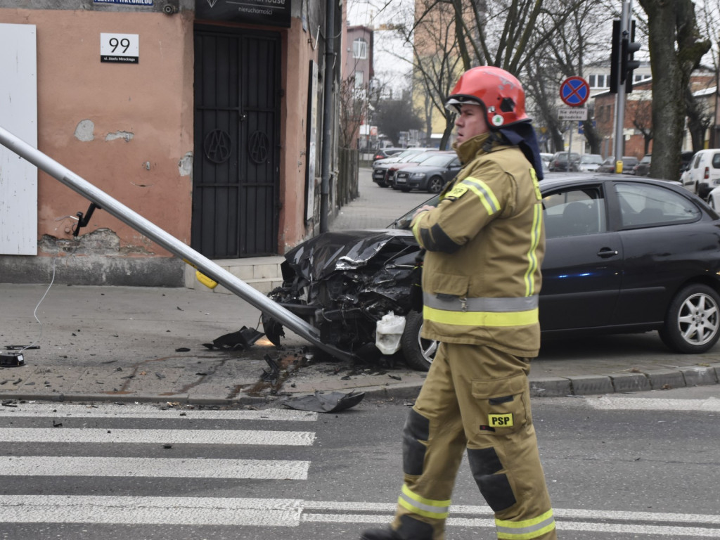 Groźny wypadek - pierwszy na tych światłach