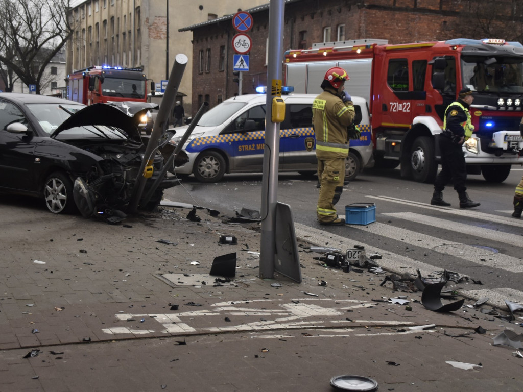 Groźny wypadek - pierwszy na tych światłach