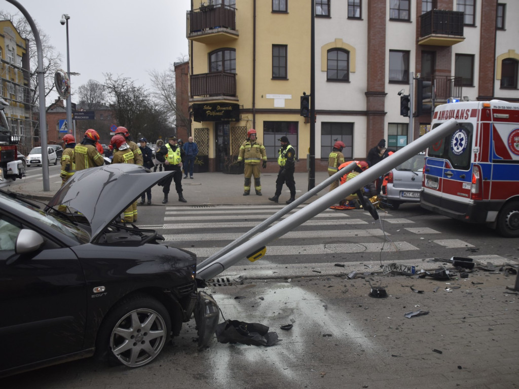 Groźny wypadek - pierwszy na tych światłach