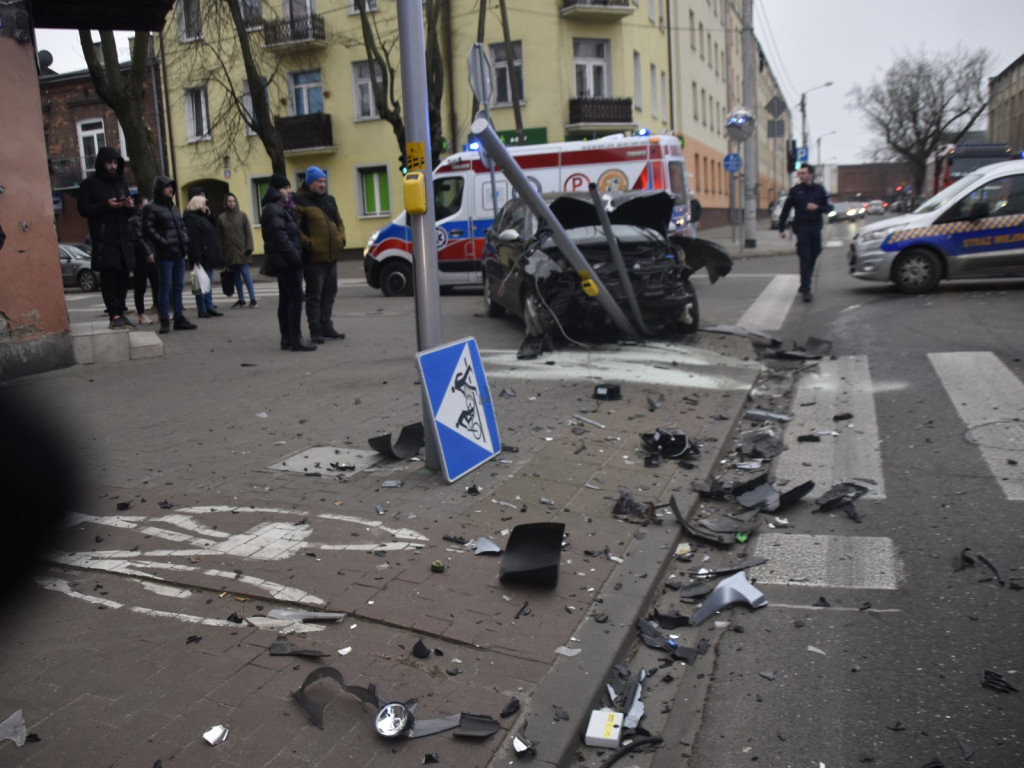 Groźny wypadek - pierwszy na tych światłach