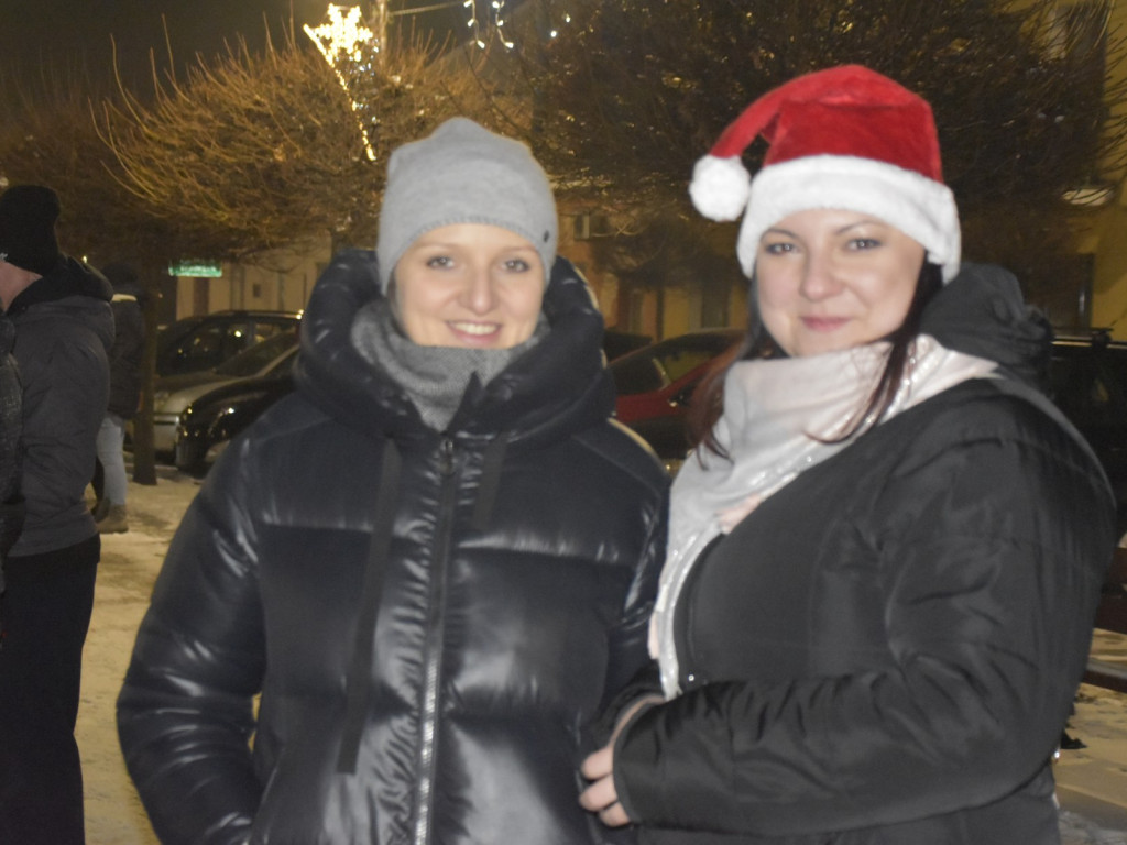Choinka zaiskrzyła światłami i listy do Świętego Mikołaja