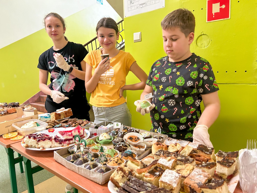 Świąteczny nastrój w Szóstce: kiermasz, kolędowanie i uśmiechy