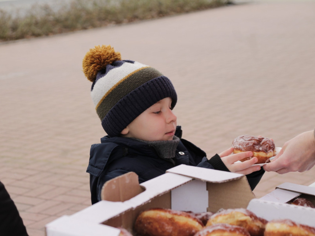 Najsłodszy dzień w roku - przed Magistratem
