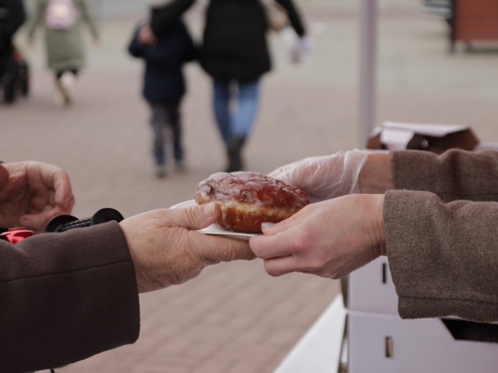 Najsłodszy dzień w roku - przed Magistratem
