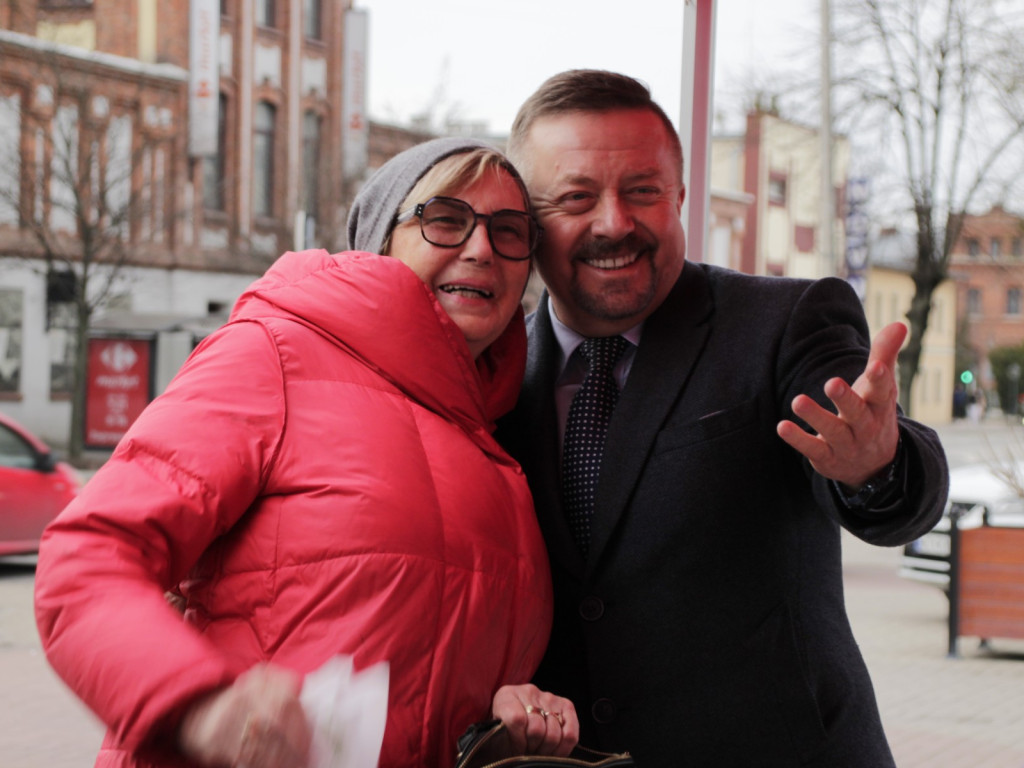 Najsłodszy dzień w roku - przed Magistratem