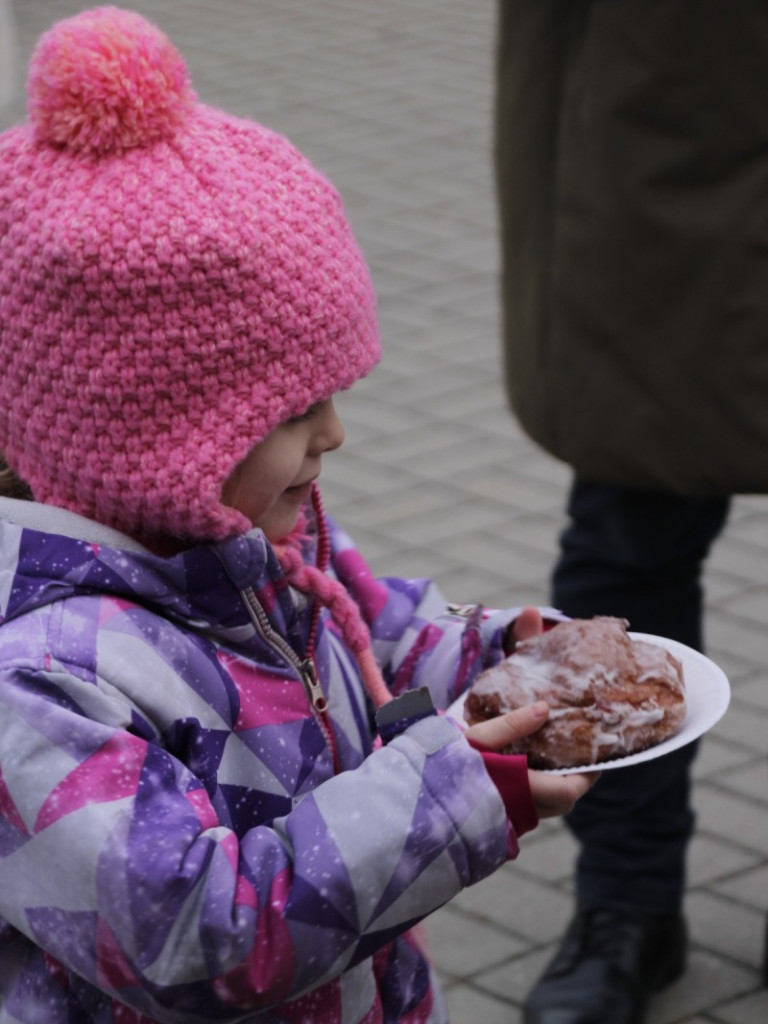 Najsłodszy dzień w roku - przed Magistratem