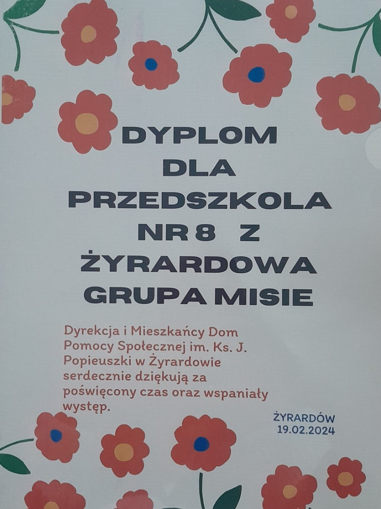 Przedszkolaki obdarowały seniorów herbatką