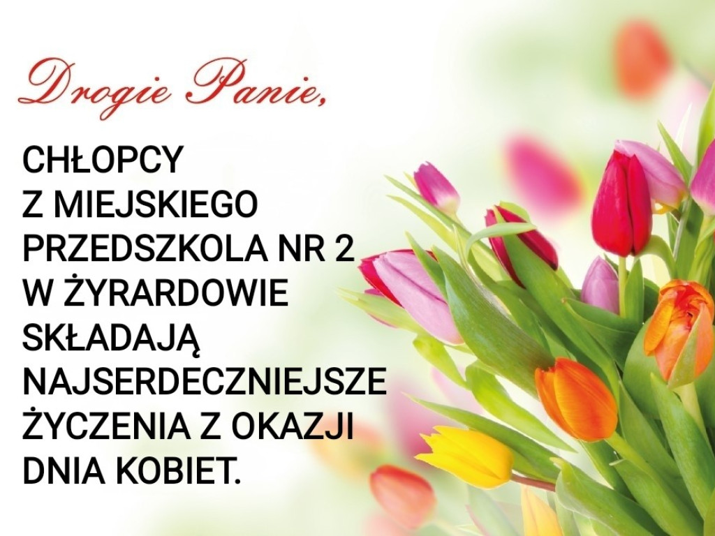 Przedszkolaki rozdają kwiaty i uśmiechy z okazji Dnia Kobiet