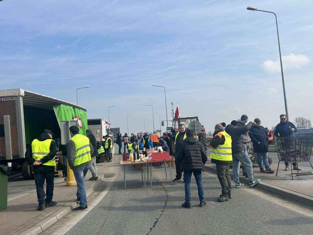 Rolnicy powrócili na rondo w Wiskitkach