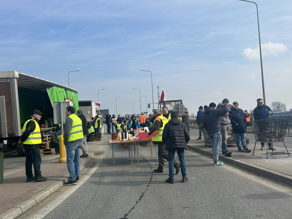 Rolnicy powrócili na rondo w Wiskitkach