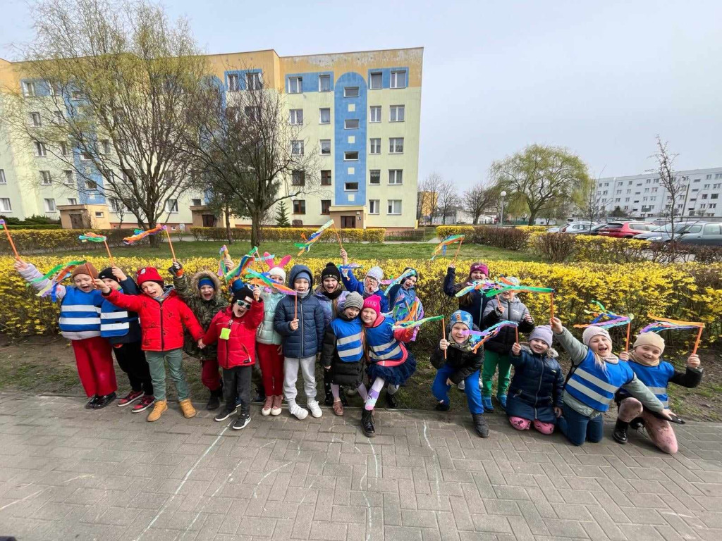 Świętowanie Wiosny i Dnia Kolorowej Skarpetki w Przedszkolu Nr 2