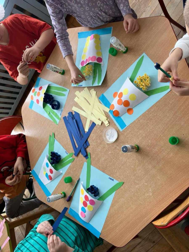 Świętowanie Wiosny i Dnia Kolorowej Skarpetki w Przedszkolu Nr 2