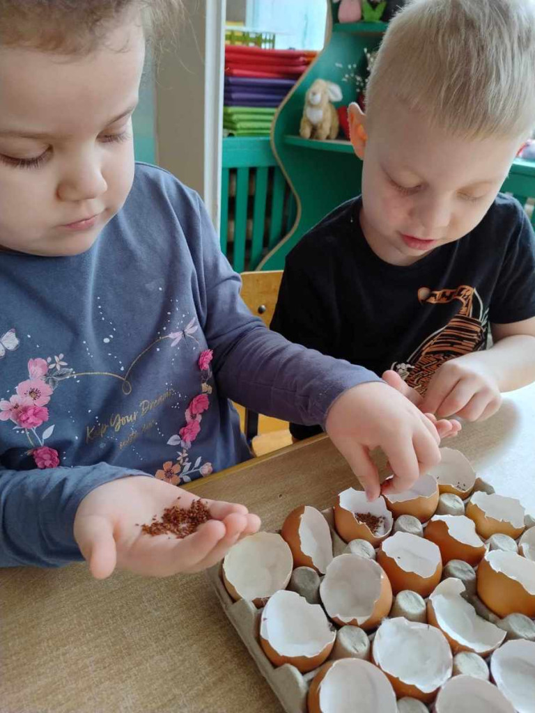 Świętowanie Wiosny i Dnia Kolorowej Skarpetki w Przedszkolu Nr 2