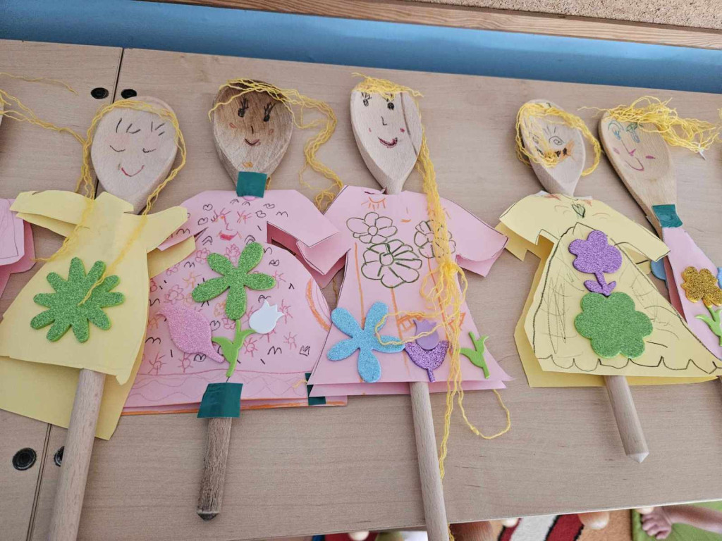 Świętowanie Wiosny i Dnia Kolorowej Skarpetki w Przedszkolu Nr 2