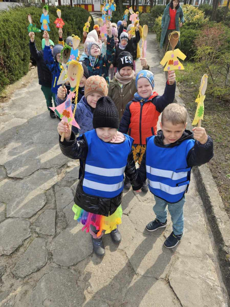 Świętowanie Wiosny i Dnia Kolorowej Skarpetki w Przedszkolu Nr 2