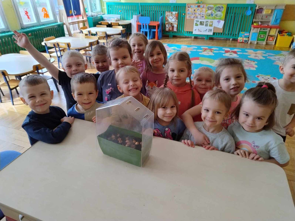 Świętowanie Wiosny i Dnia Kolorowej Skarpetki w Przedszkolu Nr 2