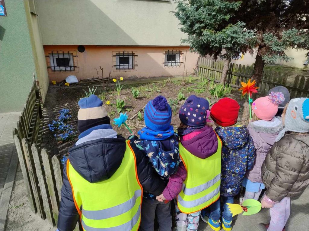 Świętowanie Wiosny i Dnia Kolorowej Skarpetki w Przedszkolu Nr 2