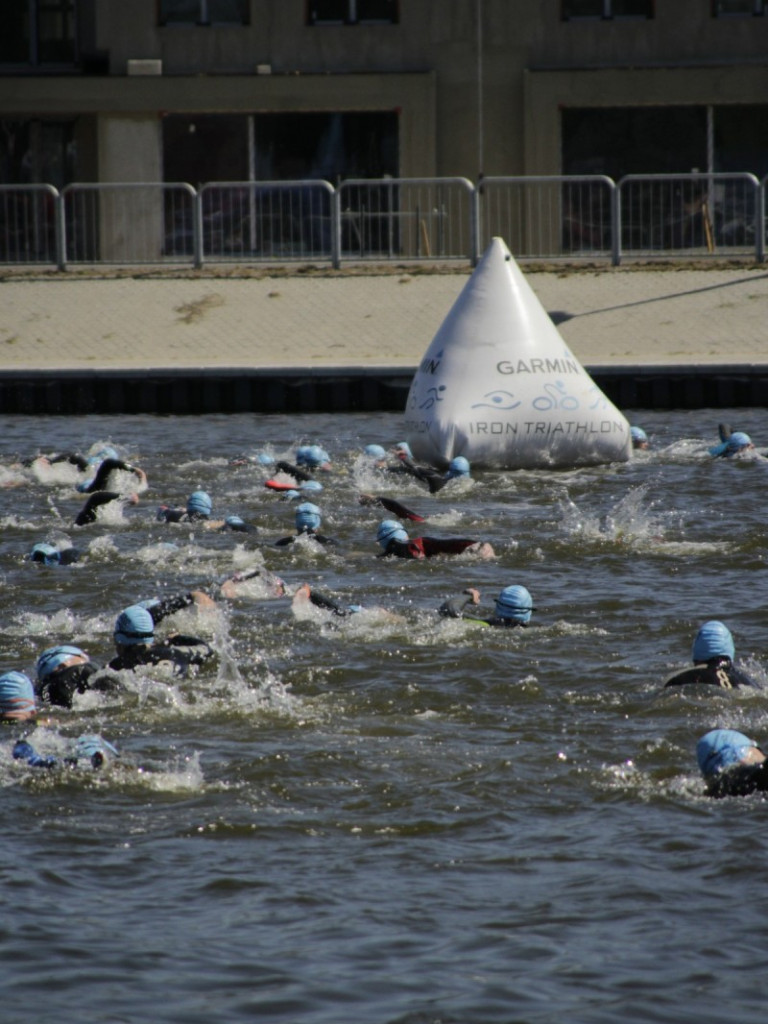 Ponad 900 uczestników zawodów - Garmin Iron Triathlon