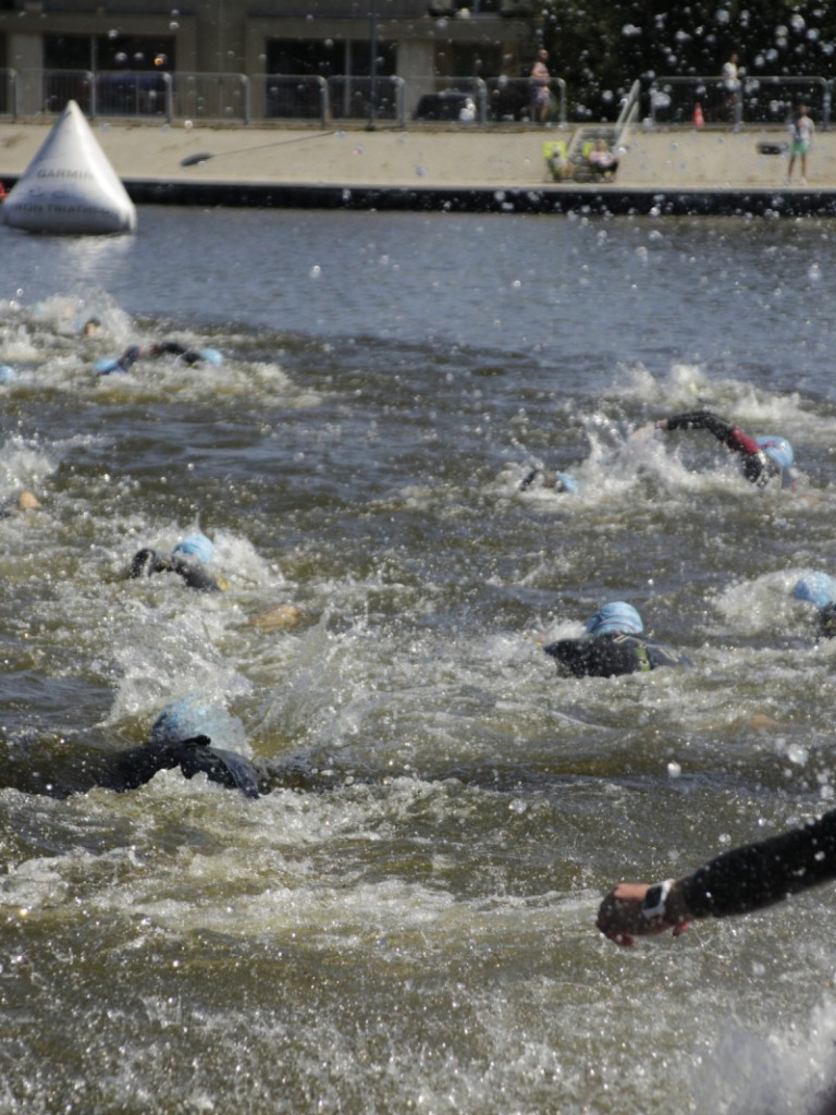 Ponad 900 uczestników zawodów - Garmin Iron Triathlon