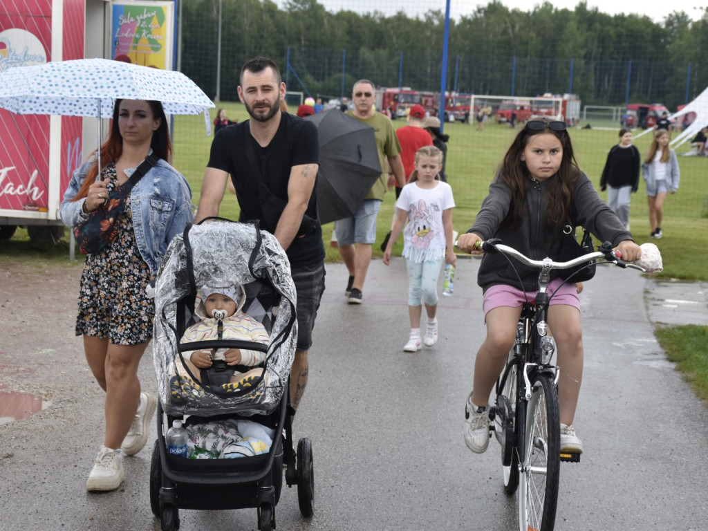 Bartniki - radosne dzieci i talenty na scenie