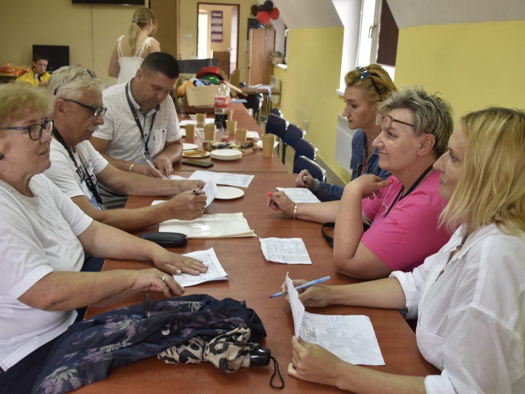 Bartniki - radosne dzieci i talenty na scenie