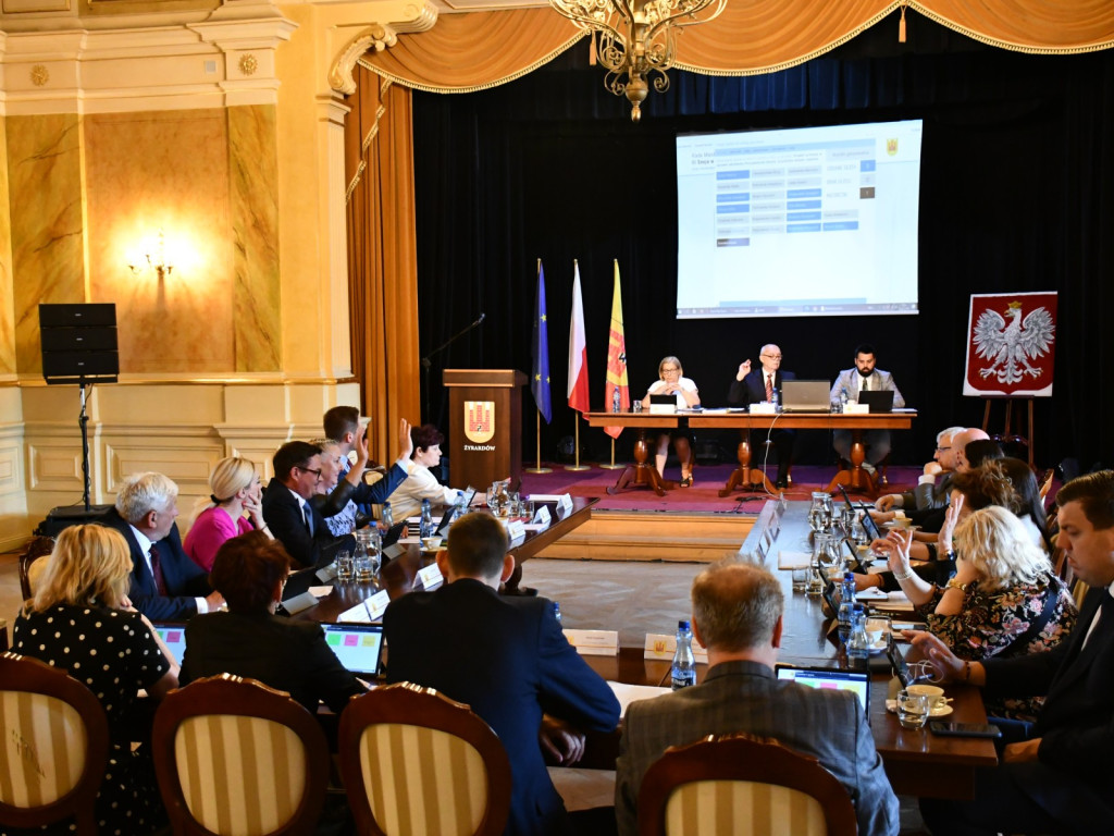 Radni Żyrardowa udzielili absolutorium prezydentowi za rok 2023