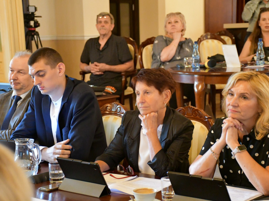 Radni Żyrardowa udzielili absolutorium prezydentowi za rok 2023