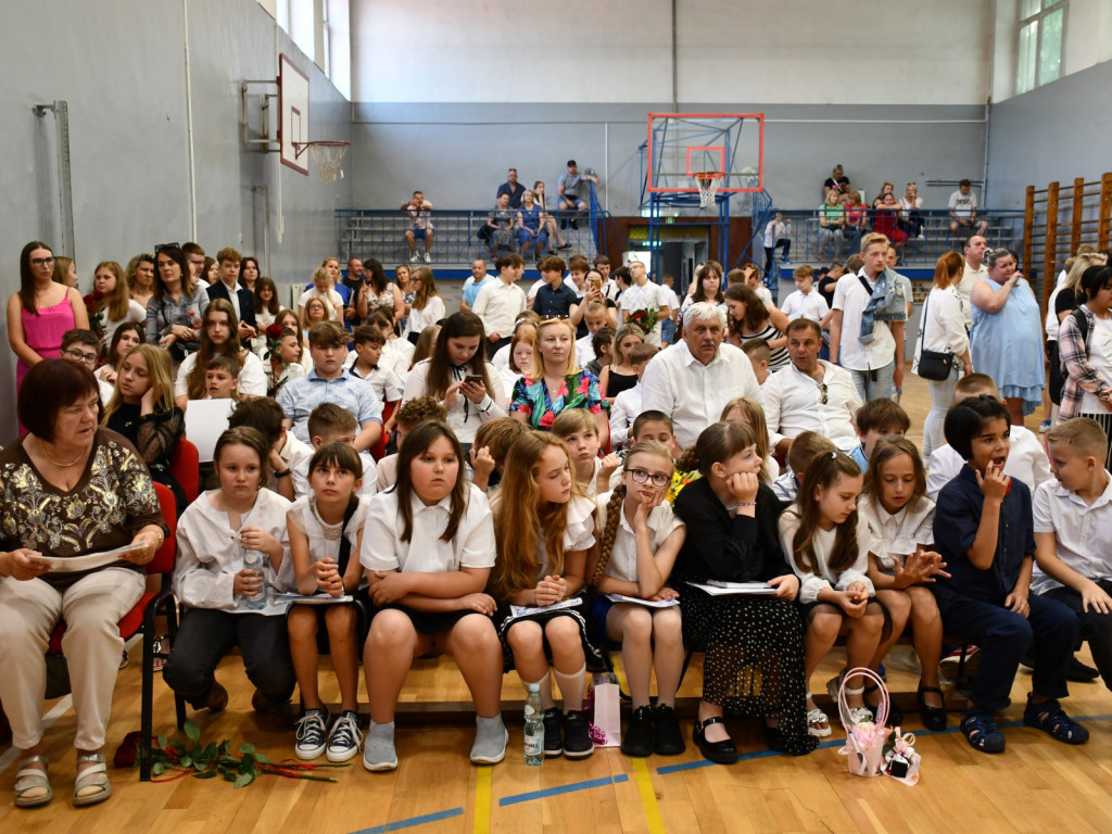 Szkoła Podstawowa nr 2 w Żyrardowie. Ostatni dzwonek przed wakacjami