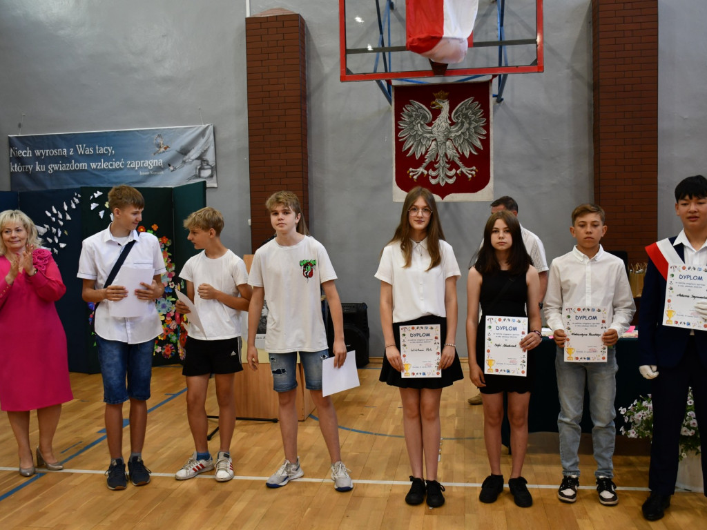 Szkoła Podstawowa nr 2 w Żyrardowie. Ostatni dzwonek przed wakacjami