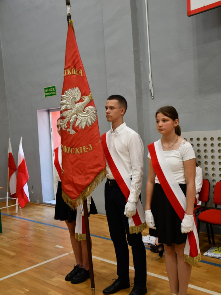 Szkoła Podstawowa nr 2 w Żyrardowie. Ostatni dzwonek przed wakacjami