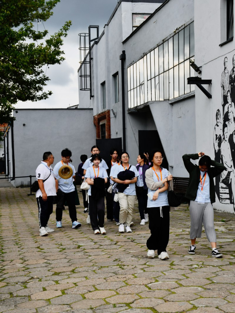 Uczniowie z Hong Kongu odkrywają Żyrardów