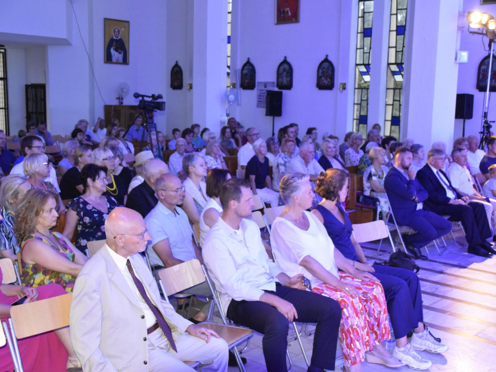 Jest jeden taki niepowtarzalny wieczór w Międzyborowie