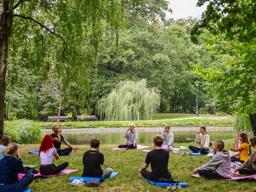 Joga w parku Dittricha? Czemu nie! - Pierwsze warsztaty mindfulness dla młodzieży