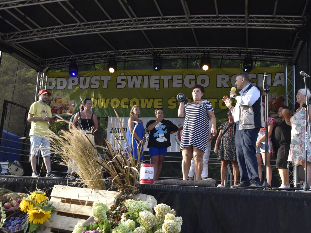 Siłacze na odpustowej scenie w Lutkówce